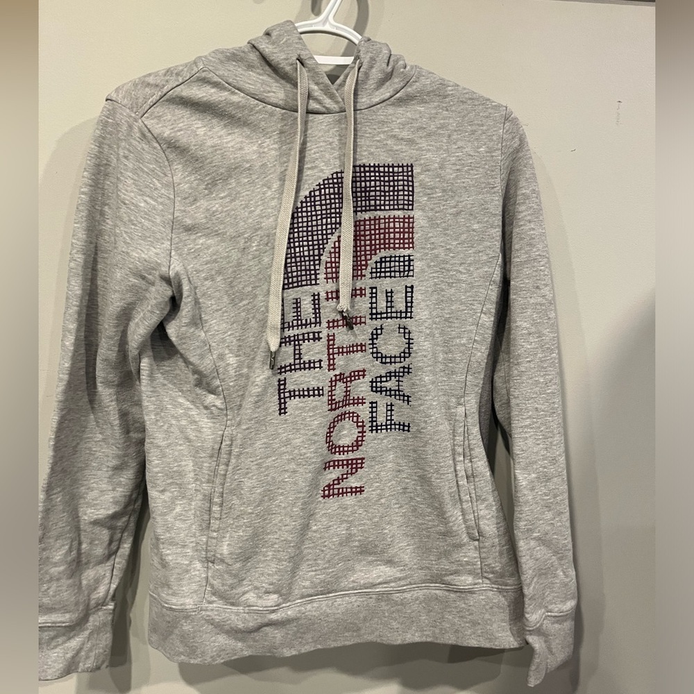 North face sweater size medium.